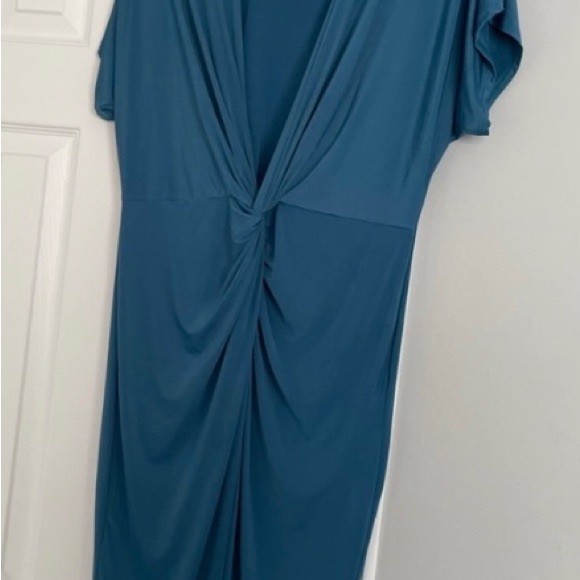 Deb Shops Blue Deep V-Neck Short Sleeve size 1X - Picture 2 of 4